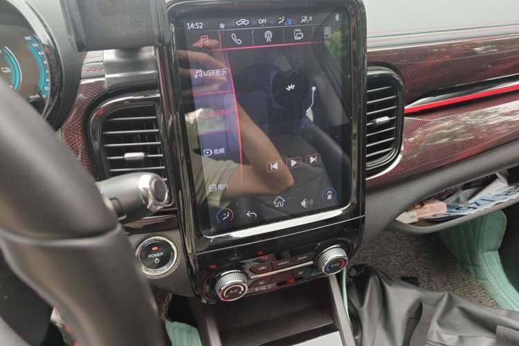 Used Chery QQ Little Ant 2022 Sweet Pink Edition Half-Sugar Version 3-Cell Lithium 30kW 408km Audio And AC Panel