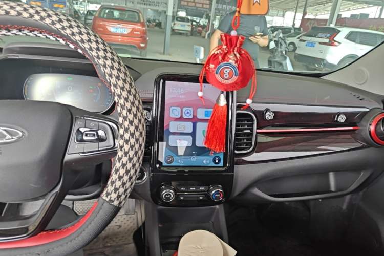 Used Chery QQ Little Ant 2022 Revised Version Sweet Pink Edition Half-Sugar Version Lithium Iron Phosphate 30.7 kWh 30 kW 301 km Audio And AC Panel