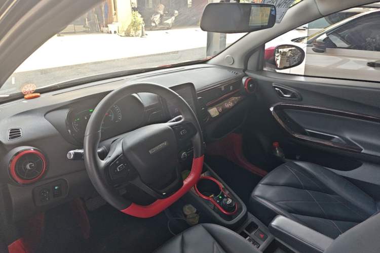 Used Chery QQ Little Ant 2022 Revised Version Sweet Pink Edition Half-Sugar Version Lithium Iron Phosphate 30.7 kWh 30 kW 301 km Center Console