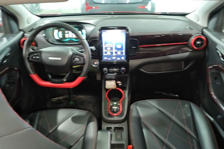 Used Chery QQ Little Ant 2022 Sweet Pink Edition Half-Sugar Version 3-Cell Lithium 30kW 301km Center Console