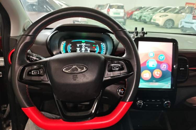Used Chery QQ Little Ant 2022 Revised Version Sweet Pink Edition Half-Sugar Version Lithium Iron Phosphate 30.7 kWh 30 kW 301 km Center Console