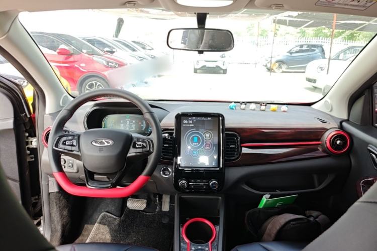 Used Chery QQ Little Ant 2022 Revised Version Sweet Pink Edition Half-Sugar Version Lithium Iron Phosphate 30.7 kWh 30 kW 301 km Center Console