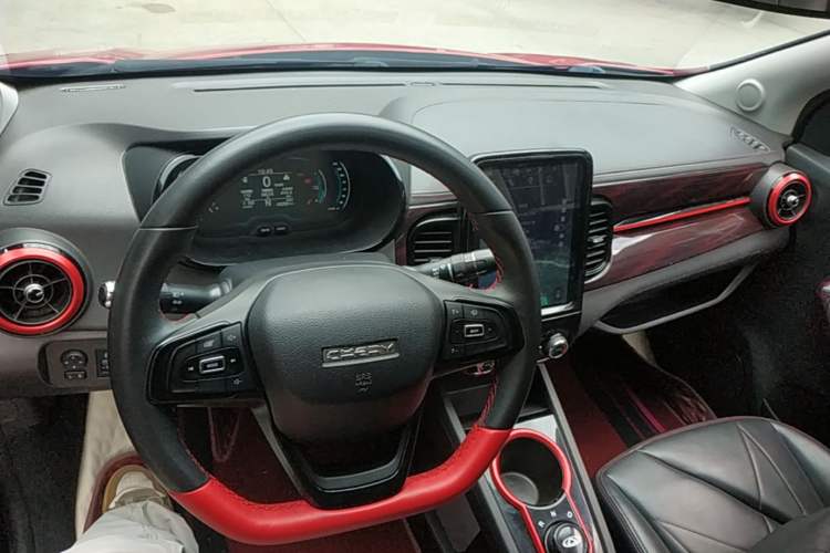 Used Chery QQ Little Ant 2022 Sweet Pink Edition Half-Sugar Version Lithium Iron Phosphate 30 kW 301 km Center Console