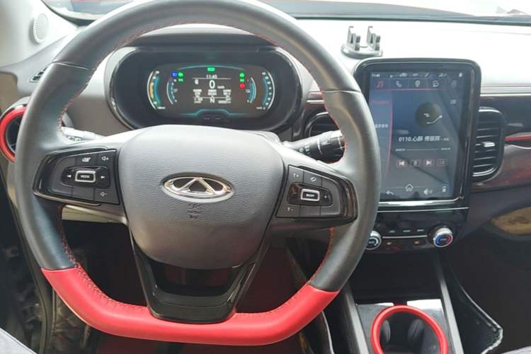 Used Chery QQ Little Ant 2022 Sweet Pink Edition Half-Sugar Version Lithium Iron Phosphate 29.2 kWh 30 kW 301 km Center Console