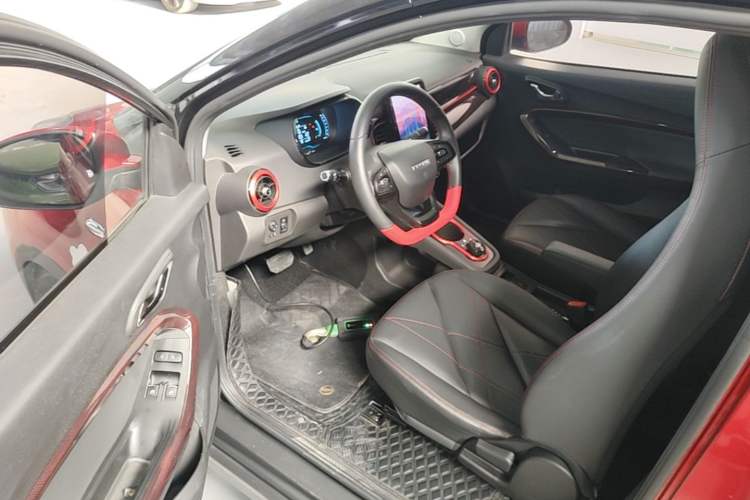 Used Chery QQ Little Ant 2022 Revised Version Sweet Pink Edition Half-Sugar Version Lithium Iron Phosphate 30.7 kWh 30 kW 301 km Driver Seat