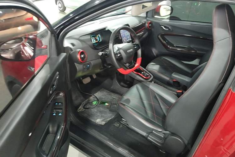 Used Chery QQ Little Ant 2022 Sweet Pink Edition Half-Sugar Version 3-Cell Lithium 30kW 301km Driver Seat
