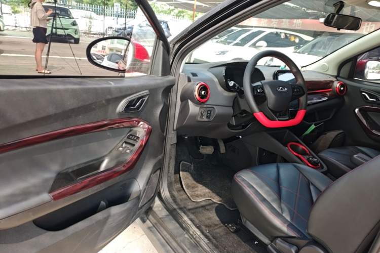 Used Chery QQ Little Ant 2022 Revised Version Sweet Pink Edition Half-Sugar Version Lithium Iron Phosphate 30.7 kWh 30 kW 301 km Driver Seat