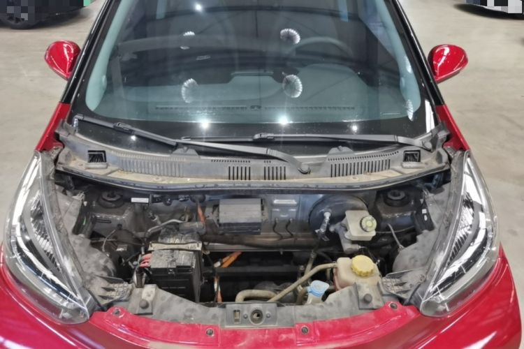 Used Chery QQ Little Ant 2022 Revised Version Sweet Pink Edition Half-Sugar Version Lithium Iron Phosphate 30.7 kWh 30 kW 301 km Engine Bay