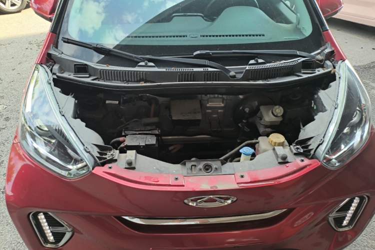 Used Chery QQ Little Ant 2022 Sweet Pink Edition Half-Sugar Version 3-Cell Lithium 30kW 301km Engine Bay