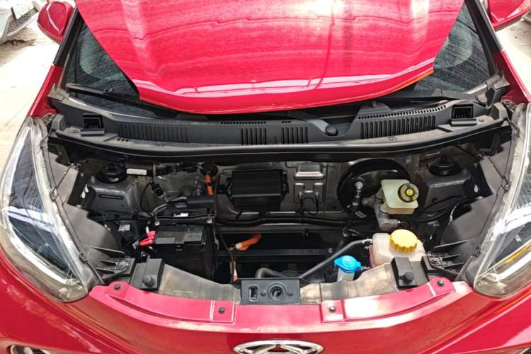 Used Chery QQ Little Ant 2022 Revised Version Sweet Pink Edition Half-Sugar Version Lithium Iron Phosphate 30.7 kWh 30 kW 301 km Engine Bay