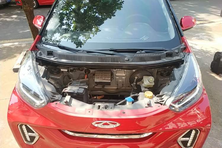 Used Chery QQ Little Ant 2022 Sweet Pink Edition Half-Sugar Version Lithium Iron Phosphate 30 kW 301 km Engine Bay