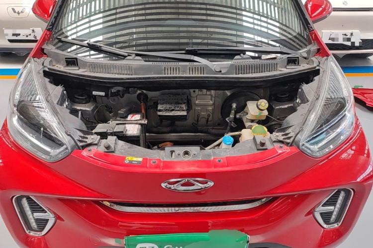 Used Chery QQ Little Ant 2022 Revised Version Sweet Pink Edition Half-Sugar Version Lithium Iron Phosphate 30.7 kWh 30 kW 301 km Engine Bay