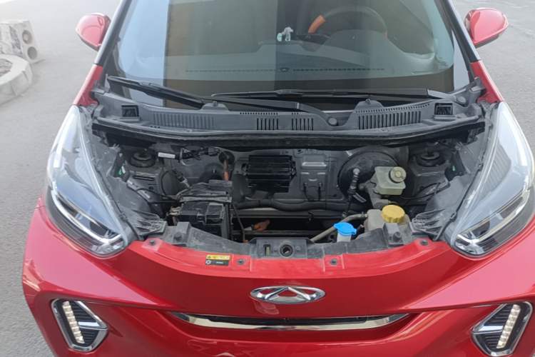 Used Chery QQ Little Ant 2022 Revised Version Sweet Pink Edition Half-Sugar Version Lithium Iron Phosphate 30.7 kWh 30 kW 301 km Engine Bay