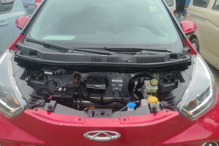 Used Chery QQ Little Ant 2022 Revised Version Sweet Pink Edition Half-Sugar Version Lithium Iron Phosphate 30.7 kWh 30 kW 301 km Engine Bay