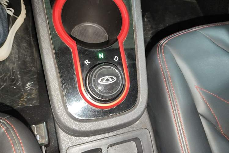 Used Chery QQ Little Ant 2022 Sweet Pink Edition Half-Sugar Version 3-Cell Lithium 30kW 301km Gear Lever
