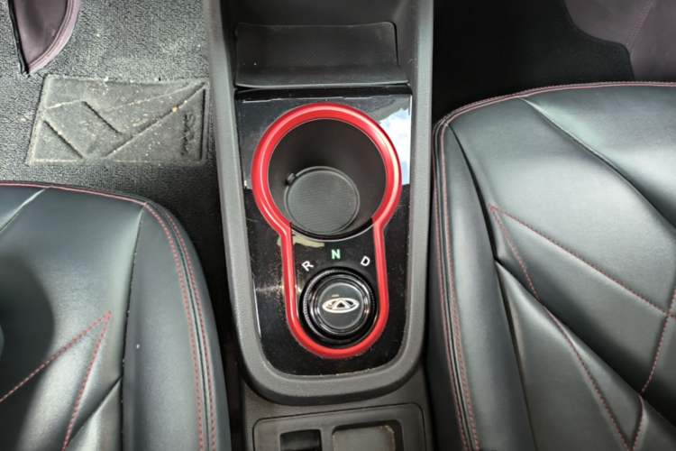 Used Chery QQ Little Ant 2022 Sweet Pink Edition Half-Sugar Version 3-Cell Lithium 30kW 301km Gear Lever