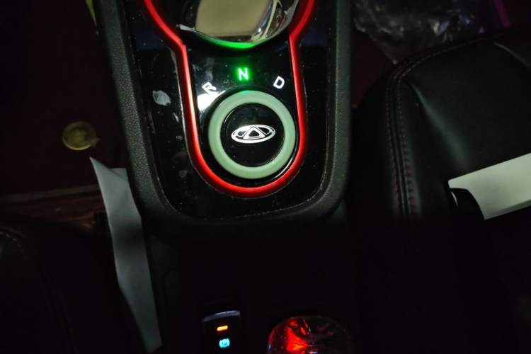 Used Chery QQ Little Ant 2022 Sweet Pink Edition Half-Sugar Version Lithium Iron Phosphate 30 kW 301 km Gear Lever