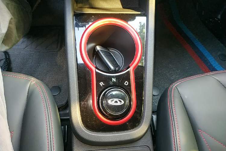 Used Chery QQ Little Ant 2022 Sweet Pink Edition Half-Sugar Version Lithium Iron Phosphate 30 kW 301 km Gear Lever
