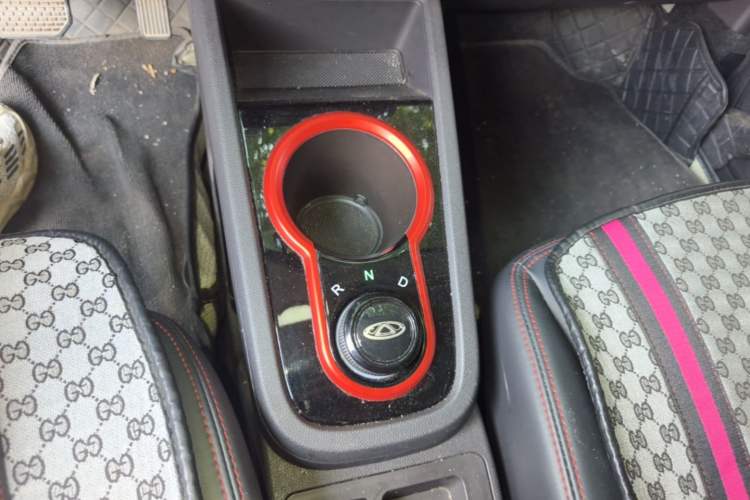 Used Chery QQ Little Ant 2022 Sweet Pink Edition Half-Sugar Version Lithium Iron Phosphate 30 kW 301 km Gear Lever