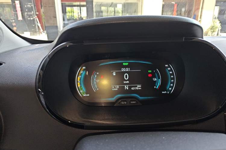 Used Chery QQ Little Ant 2022 Revised Version Sweet Pink Edition Half-Sugar Version Lithium Iron Phosphate 30.7 kWh 30 kW 301 km Instrument Cluster