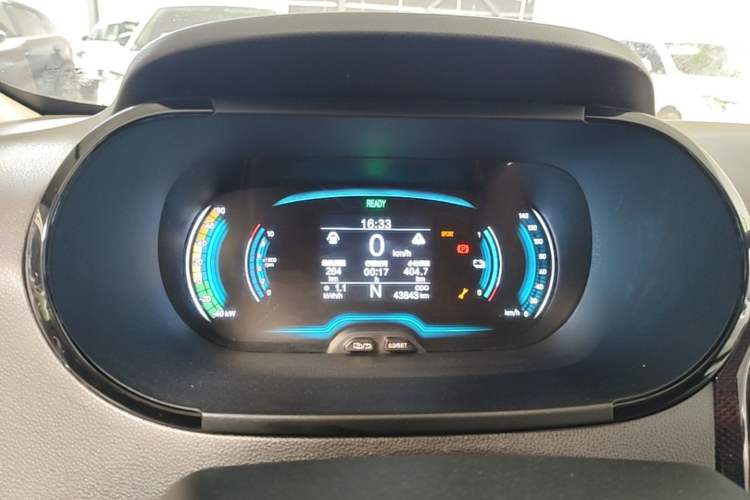 Used Chery QQ Little Ant 2022 Revised Version Sweet Pink Edition Half-Sugar Version Lithium Iron Phosphate 30.7 kWh 30 kW 301 km Instrument Cluster