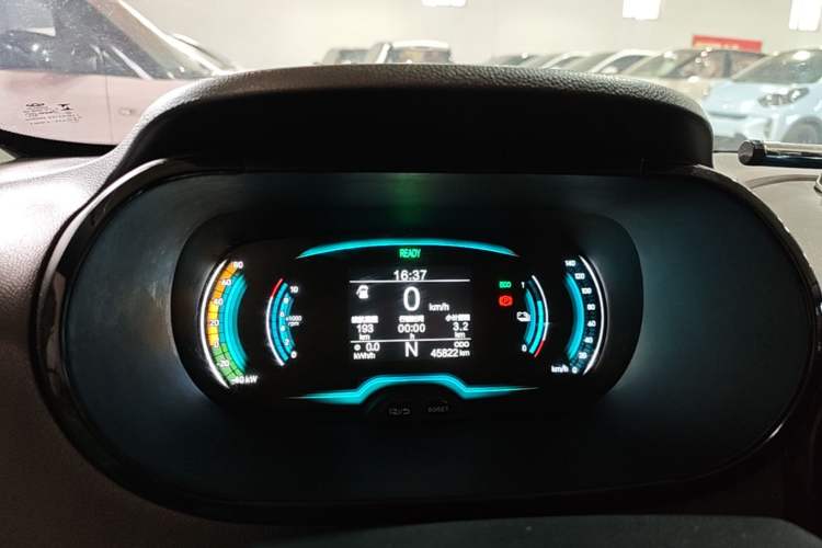 Used Chery QQ Little Ant 2022 Revised Version Sweet Pink Edition Half-Sugar Version Lithium Iron Phosphate 30.7 kWh 30 kW 301 km Instrument Cluster