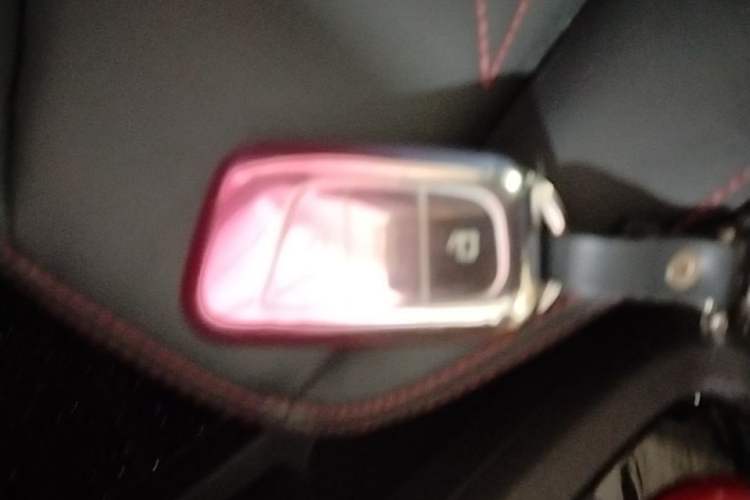 Used Chery QQ Little Ant 2022 Sweet Pink Edition Half-Sugar Version 3-Cell Lithium 30kW 301km Interior 1