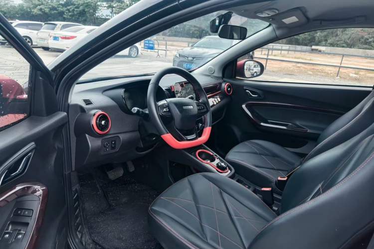 Used Chery QQ Little Ant 2022 Sweet Pink Edition Half-Sugar Version 3-Cell Lithium 30kW 301km Interior 2