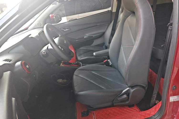 Used Chery QQ Little Ant 2022 Revised Version Sweet Pink Edition Half-Sugar Version Lithium Iron Phosphate 30.7 kWh 30 kW 301 km Left Front Seat