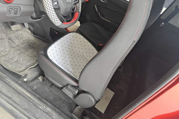 Used Chery QQ Little Ant 2022 Revised Version Sweet Pink Edition Half-Sugar Version Lithium Iron Phosphate 30.7 kWh 30 kW 301 km Left Front Seat