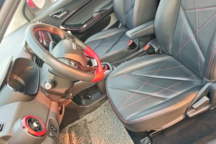 Used Chery QQ Little Ant 2022 Sweet Pink Edition Half-Sugar Version 3-Cell Lithium 30kW 301km Left Front Seat