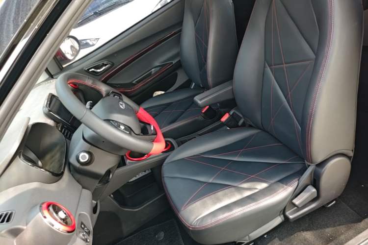 Used Chery QQ Little Ant 2022 Revised Version Sweet Pink Edition Half-Sugar Version Lithium Iron Phosphate 30.7 kWh 30 kW 301 km Left Front Seat