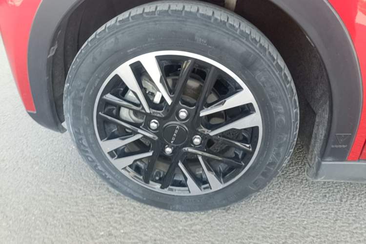 Used Chery QQ Little Ant 2022 Revised Version Sweet Pink Edition Half-Sugar Version Lithium Iron Phosphate 30.7 kWh 30 kW 301 km Left Front Wheel Hub