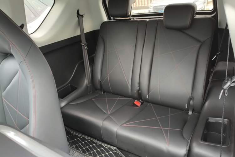 Used Chery QQ Little Ant 2022 Revised Version Sweet Pink Edition Half-Sugar Version Lithium Iron Phosphate 30.7 kWh 30 kW 301 km Left Rear Seat