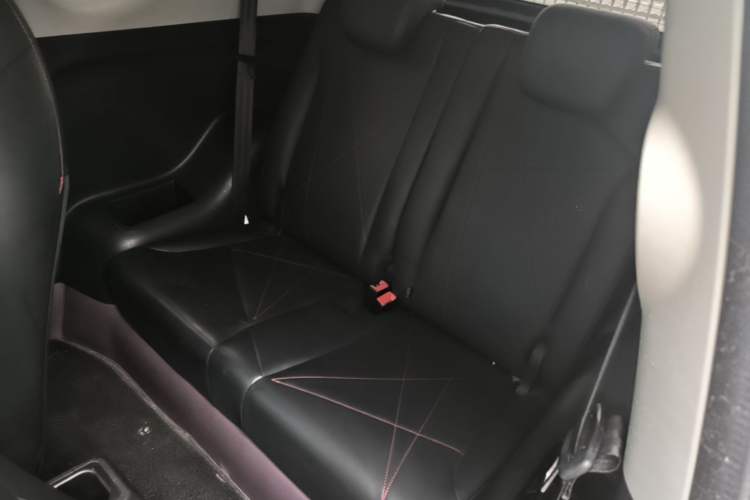 Used Chery QQ Little Ant 2022 Sweet Pink Edition Half-Sugar Version 3-Cell Lithium 30kW 301km Left Rear Seat