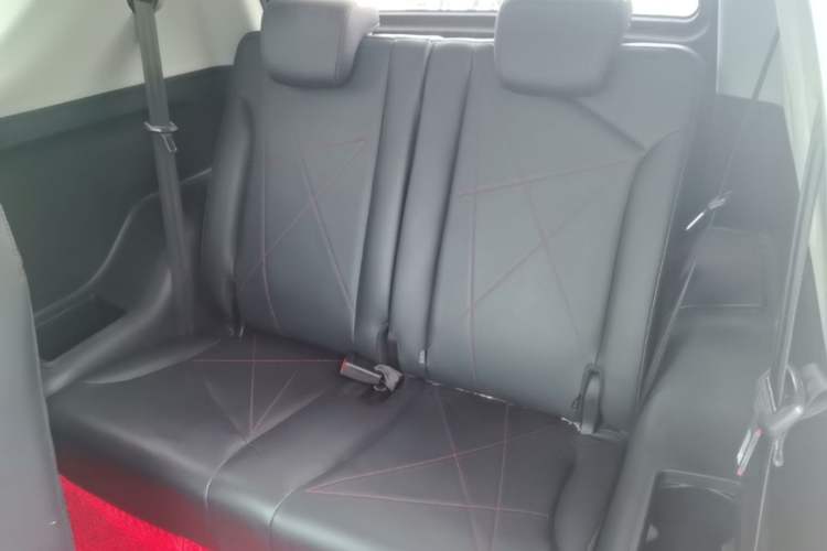 Used Chery QQ Little Ant 2022 Revised Version Sweet Pink Edition Half-Sugar Version Lithium Iron Phosphate 30.7 kWh 30 kW 301 km Left Rear Seat