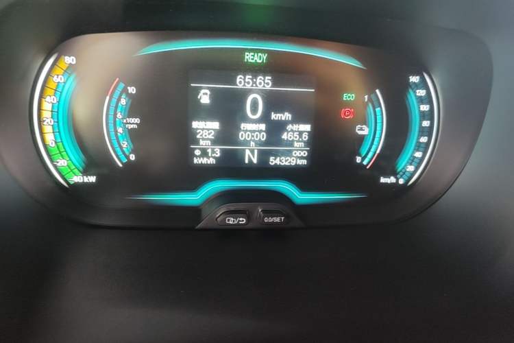 Used Chery QQ Little Ant 2022 Sweet Pink Edition Half-Sugar Version 3-Cell Lithium 30kW 408km Odometer Close Up