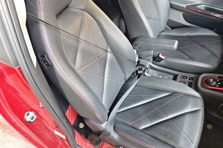 Used Chery QQ Little Ant 2022 Revised Version Sweet Pink Edition Half-Sugar Version Lithium Iron Phosphate 30.7 kWh 30 kW 301 km Right Front Seat