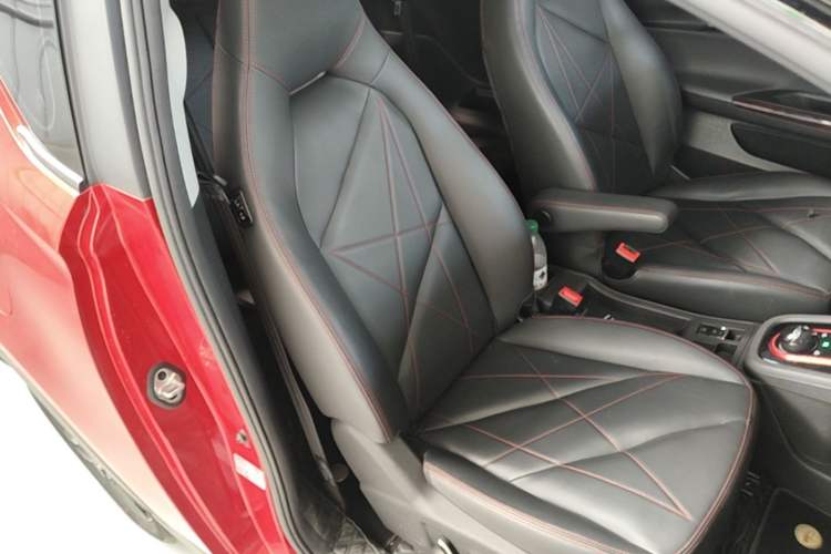 Used Chery QQ Little Ant 2022 Revised Version Sweet Pink Edition Half-Sugar Version Lithium Iron Phosphate 30.7 kWh 30 kW 301 km Right Front Seat