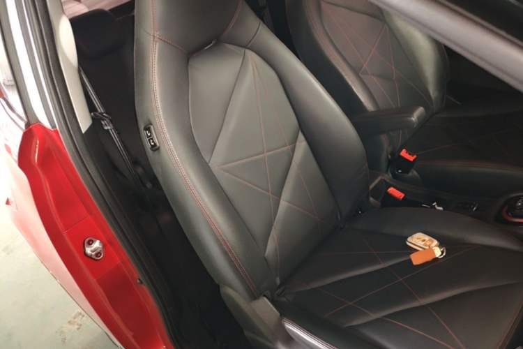 Used Chery QQ Little Ant 2022 Sweet Pink Edition Half-Sugar Version Lithium Iron Phosphate 30 kW 301 km Right Front Seat