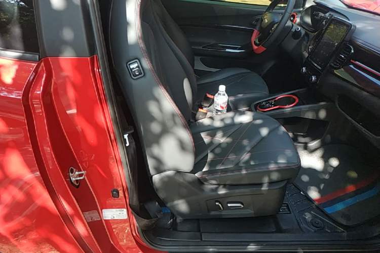 Used Chery QQ Little Ant 2022 Sweet Pink Edition Half-Sugar Version Lithium Iron Phosphate 30 kW 301 km Right Front Seat