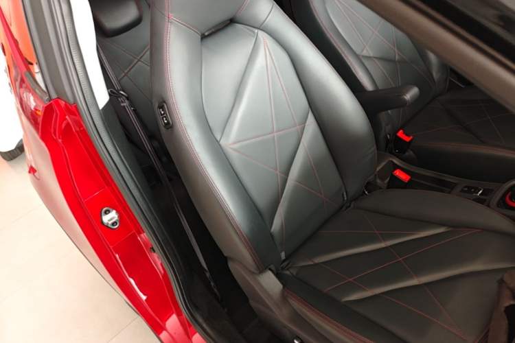 Used Chery QQ Little Ant 2022 Sweet Pink Edition Half-Sugar Version Lithium Iron Phosphate 30 kW 301 km Right Front Seat