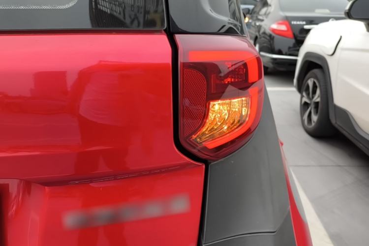Used Chery QQ Little Ant 2022 Revised Version Sweet Pink Edition Half-Sugar Version Lithium Iron Phosphate 30.7 kWh 30 kW 301 km Right Rear Taillight