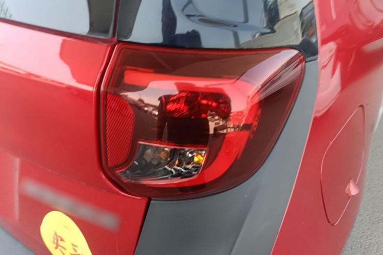 Used Chery QQ Little Ant 2022 Revised Version Sweet Pink Edition Half-Sugar Version Lithium Iron Phosphate 30.7 kWh 30 kW 301 km Right Rear Taillight