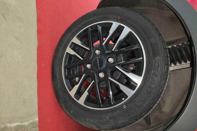 Used Chery QQ Little Ant 2022 Sweet Pink Edition Low-Sugar Version Lithium Iron Phosphate 30 kW 301 km Right Rear Wheel Hub