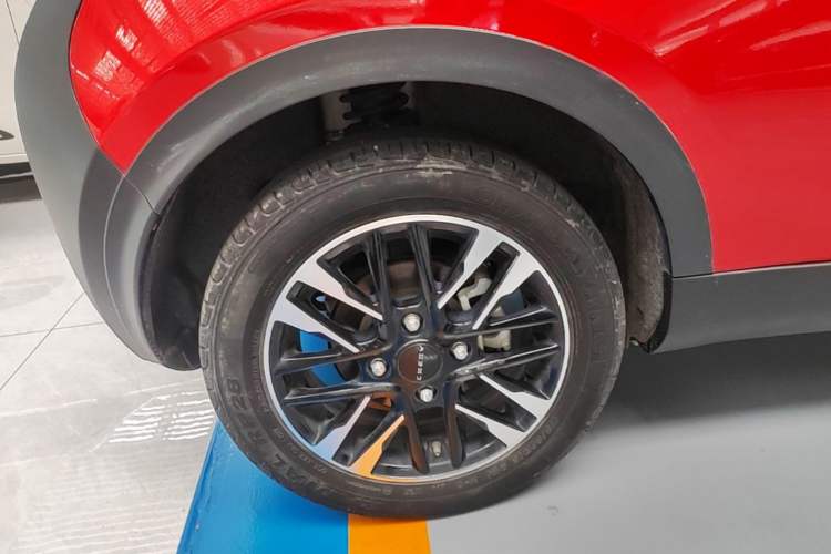 Used Chery QQ Little Ant 2022 Revised Version Sweet Pink Edition Half-Sugar Version Lithium Iron Phosphate 30.7 kWh 30 kW 301 km Right Rear Wheel Hub