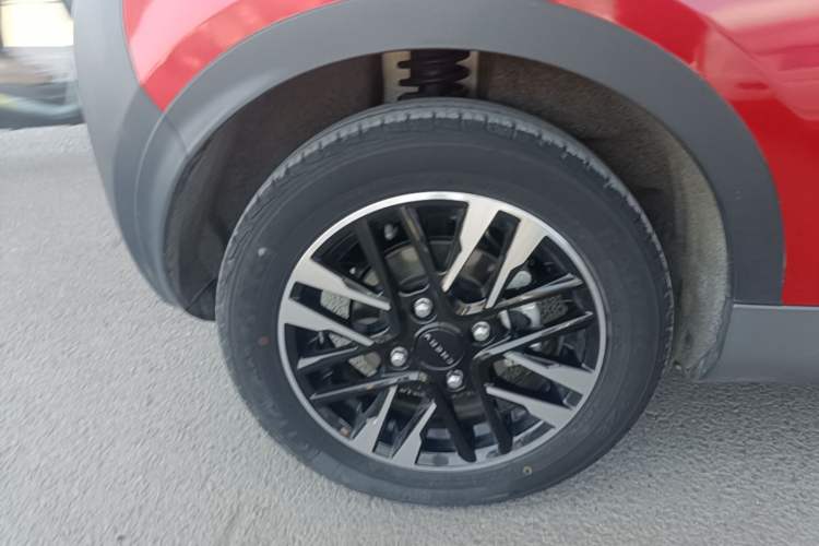 Used Chery QQ Little Ant 2022 Revised Version Sweet Pink Edition Half-Sugar Version Lithium Iron Phosphate 30.7 kWh 30 kW 301 km Right Rear Wheel Hub