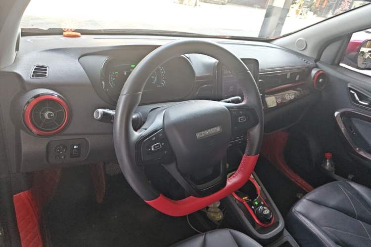 Used Chery QQ Little Ant 2022 Revised Version Sweet Pink Edition Half-Sugar Version Lithium Iron Phosphate 30.7 kWh 30 kW 301 km Steering Wheel