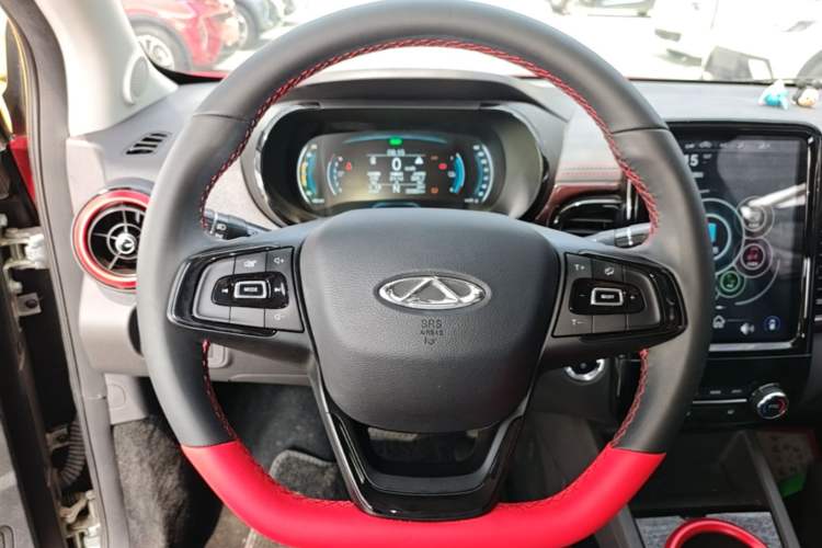 Used Chery QQ Little Ant 2022 Revised Version Sweet Pink Edition Half-Sugar Version Lithium Iron Phosphate 30.7 kWh 30 kW 301 km Steering Wheel