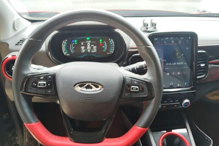 Used Chery QQ Little Ant 2022 Sweet Pink Edition Half-Sugar Version Lithium Iron Phosphate 29.2 kWh 30 kW 301 km Steering Wheel